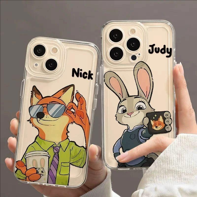 เคสไอโฟน เคส iPhone 17 Pro Max 16 15 14 13 12 11 X XR 8 7 Plus Zootopia – จูดี้และนิค คู่รักฤดูหนาว สุดหวาน