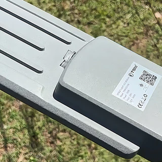 ไฟถนนLED มีเซ็นเซอร์ เปิดปิดอัตโนมัติ 50W 100W 150W 200W ใช้ไฟบ้าน ACโคมไฟถนน