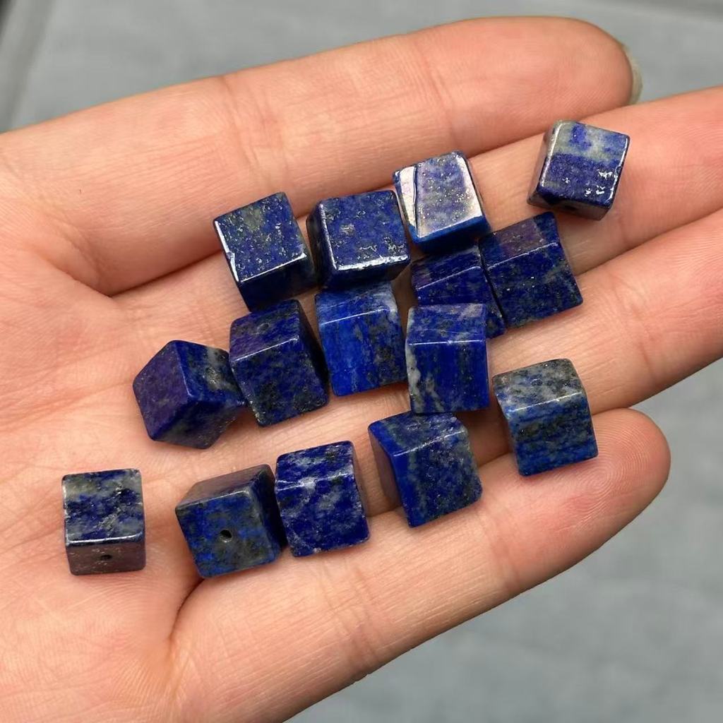 ลูกบาศก์ Lapiz Lazuli ธรรมชาติ พร้อมใช้งานสำหรับงานDIYและทำมือ