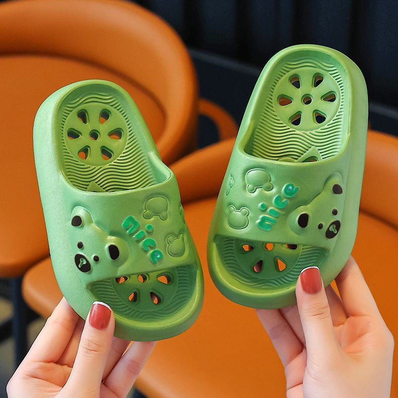[ขายดี] อาบน้ํา EVA ไม่มีน้ําสะสม Hollow ไม่มีกลิ่นเท้า Soft Sole ชายหญิงสวมใส่กลางแจ้งรองเท้าแตะกัน