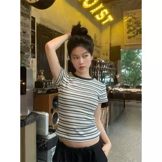 Velca ส่งไวจากไทย เสื้อยืดลายริ้วผู้หญิง ทรงเข้ารูปเบาๆ ใส่สบายทุกวัน แมทช์ง่ายมาก