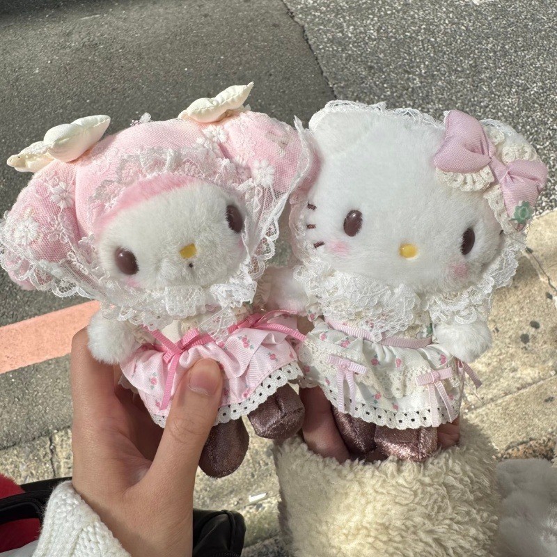 Sanrio Forest Country Series Plushie ของเล่นดอกไม้ Pastoral ชุด Hello Kitty My Melody ตุ๊กตาตุ๊กตาน่ารักพวงกุญแจกระเป๋าจี้เด็กของขวัญ