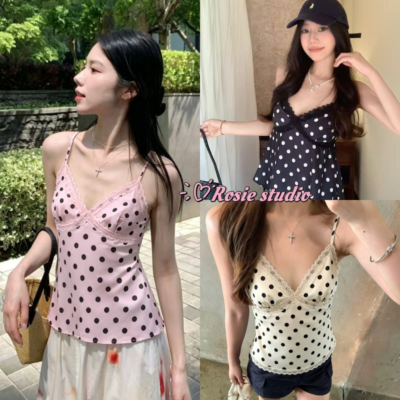 Rosie 🧁เสื้อสายเดี่ยวลายจุดดีไซน์คอวี ขอบแต่งด้วยลูกไม้ มีสไตล์สวยละมุน สไตล์สาวลาเมด ดีไซน์โดดเด่น มีให้เลือกไซส์ S-XL