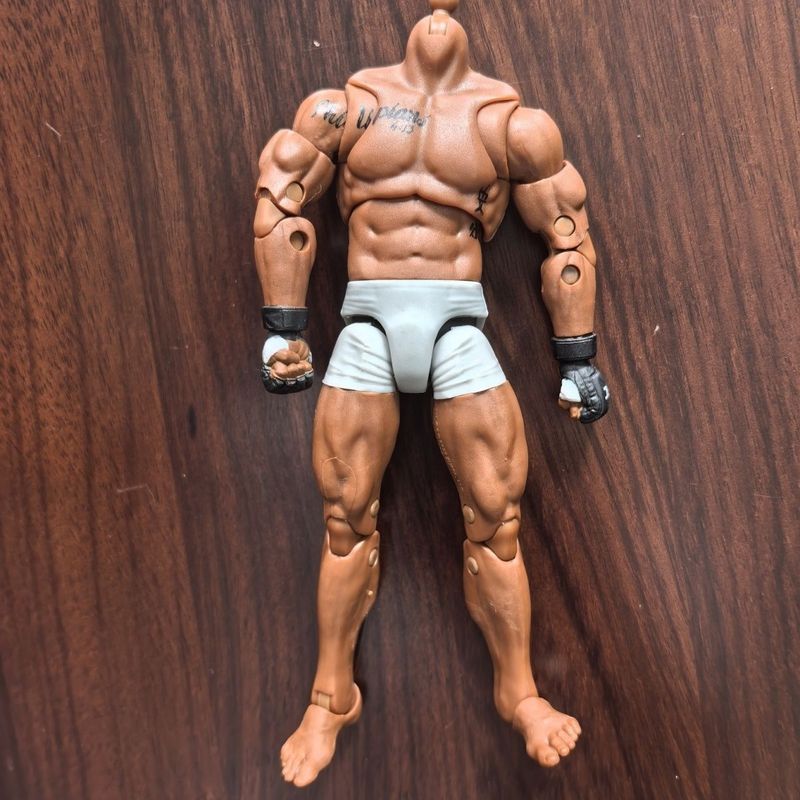 Body Fitness 23cm Fighting King, Bones Qiao En Jones 
 การต่อสู้แบบรวม MMA, UFC