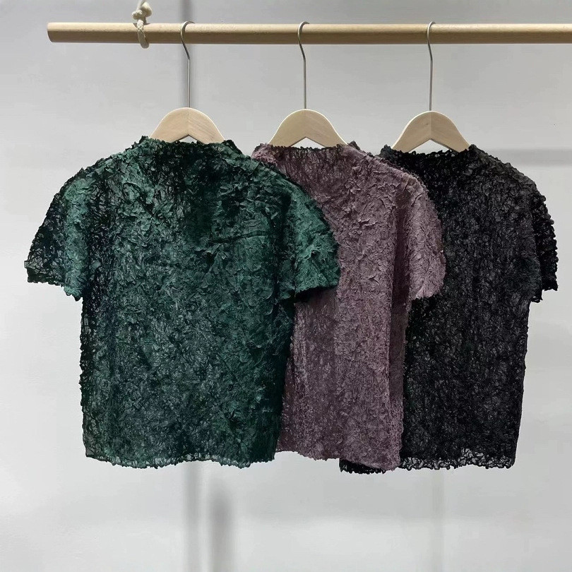 Miyake Simple สไตล์ญี่ปุ่นจีบ Stand-Up Collar เสื้อยืดแขนสั้นฤดูร้อน All-Match Slimmer ดูสีทึบจีบแขนสั้นด้านบน