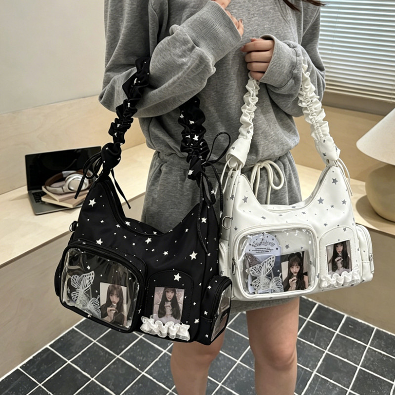 Ita bag กระเป๋าอวดเมน ความจุสูง กระเป๋าสะพายแฟชั่น การออกแบบชั้นโปร่งใส สายปรับได้ กระเป๋าสะพายข้างเดียว