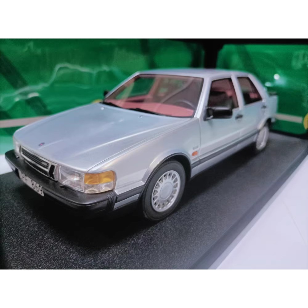Cult 1 18 Saab 9000 Turbo 4 ประตูรถดีลักซ์ รุ่น Saab 9000 Turbo 1985 สีเทาเงิน