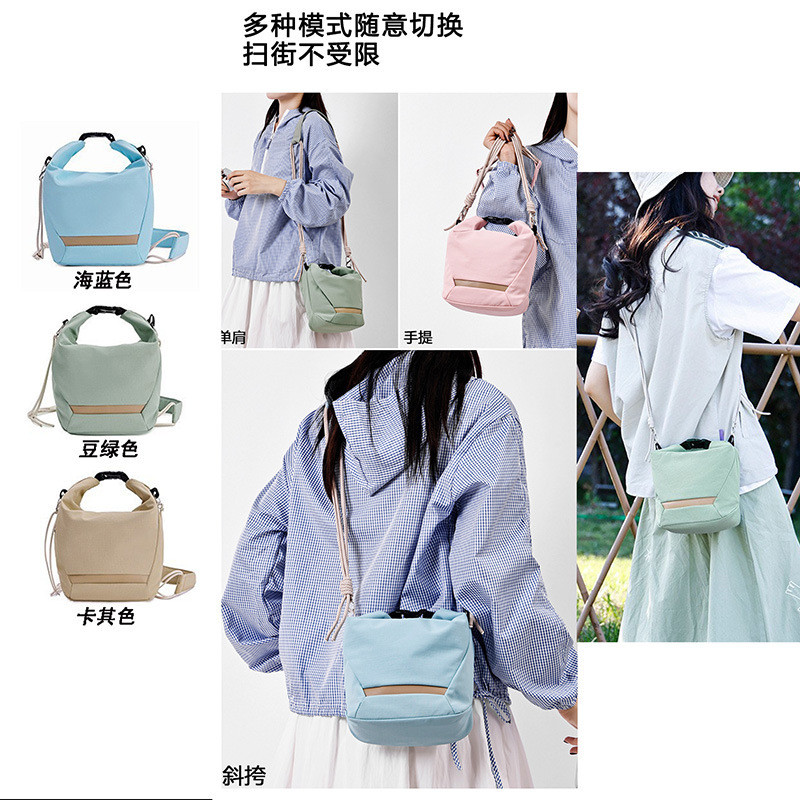 พร้อมสต็อก จัดส่งที่รวดเร็ว 25 * 23 * 10เซนติเมตรรูปแบบใหม่เมฆม้วนกระเป๋ากล้องไหล่แนวทแยงถุงเก็บกล้องดิจิตอลน้ําหนักเบาสากลไมโครเดียวกรณีป้อง01