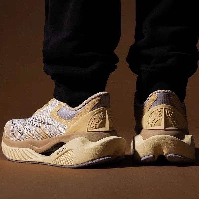 STONE ISLAND รองเท้าวิ่ง มาพร้อมแผ่นคาร์บонแท้ ออกแบบสำหรับการแข่งขันและฝึกซ้อม เบาสบายทุกก้าว