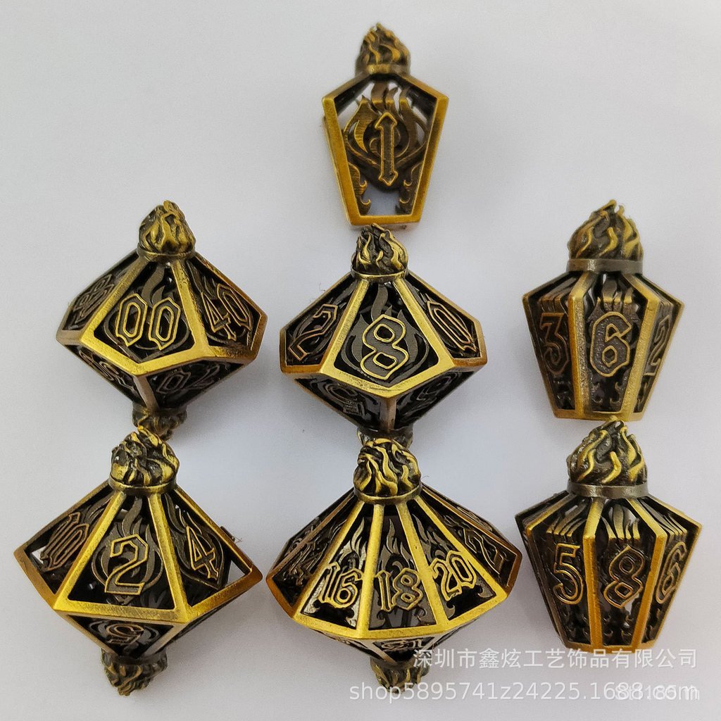 Dungeons และ Dragons ลูกเต๋า DND คอสเพลย์สี Cross-Border Multi-Faceted ขวดไวน์ Hollow TRPG ชุดโลหะ 3