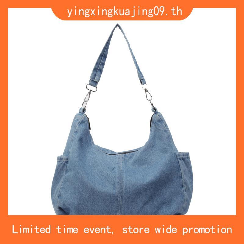 URTHE - กระเป๋ายีนส์ รุ่น BROKEN LOGO DENIM SHOULDER