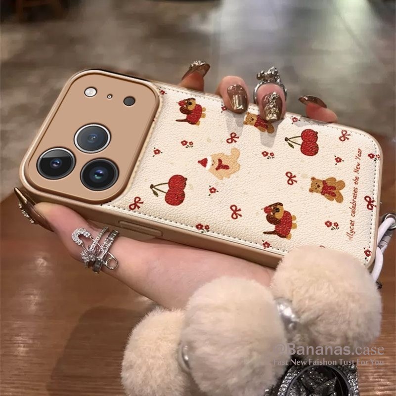 ใช้งานร่วมกับ iPhone 17 16 15 14 13 12 11 Pro Max X Xr Xs Max 7 8 Plus SE2020 เคสโทรศัพท์น่ารักสีแดงเชอร์รี่หมีหนังนุ่มฝาครอบโทรศัพท์