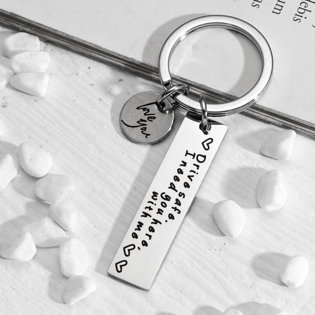2024 ใหม่ขับรถความปลอดภัย Key Chain ของขวัญสําหรับแฟนไดรฟ์ปลอดภัย I Need You Here With Me Key Y0r2