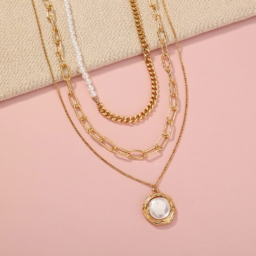 สร้อยคอหลายชั้นทรงเรขาคณิตชุบทองเรียบง่ายพร้อมจี้มุกเทียมรอบดีไซน์ประกบลูกปัดอินเทรนด์สร้อยคอชั้นแฟช