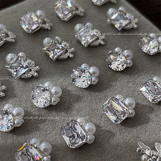 เล็บตกแต่งเล็บเล็บสติกเกอร์คริสตัลเพชร DIY 5PCS Zircon Pearl ผีเสื้อโปร่งใส Shinning เครื่องประดับแก้ว Nibirudu