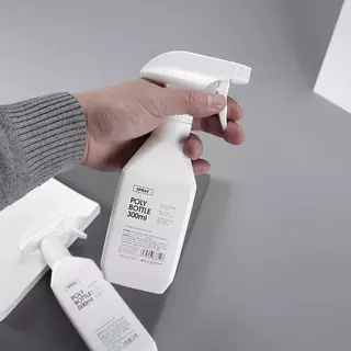 ThaiJoy ขวดสเปร์ รีฟิลล พร้อมหัวฉีด ขวดสเปรย์ 350/550ml ขวดสเปรย์แบบพกพา ขวดรีฟิล เปล่า แอลกอฮอล์ ลดกระหน่ำ เอนกประสงค์ทรงสี่เหลี่ยมใส่น้ำยารีดผ้า น้ำเปล่า และของเหลวอื่น ๆ มี 2 ขนาดให้เลือก