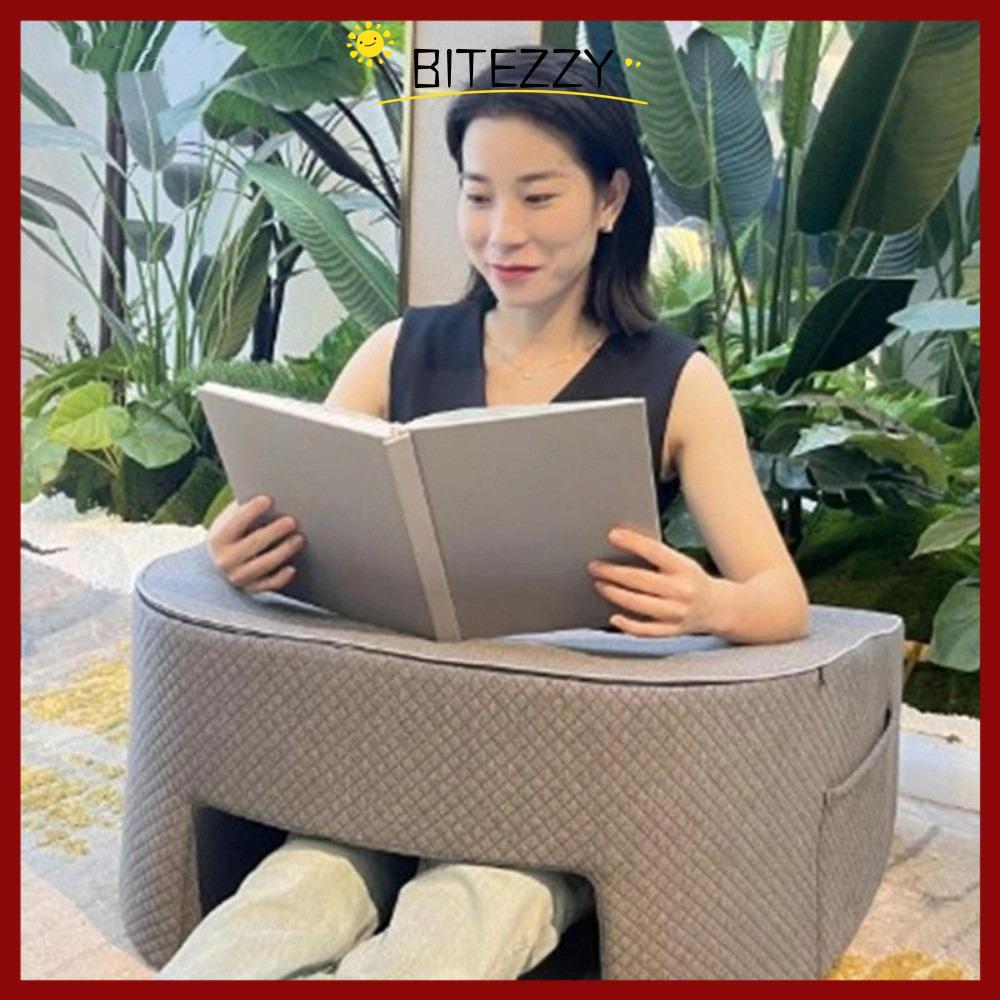 หมอนอ่านหนังสือ บิเตซซี่ ฟองน้ําความหนาแน่นสูงสบายแขนส่วนที่เหลือหมอนอเนกประสงค์พร้อมถุงเก็บขนาดใหญ่พิเศษโต๊ะเสื่อสํานักงานสําหรับเล่นเกมอ่านทํางา