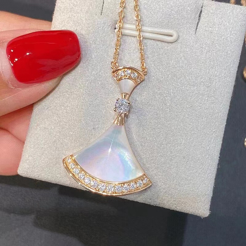 กระโปรงขนาดเล็กสร้อยคอแฟชั่นสุภาพสตรีจี้รูปพัดลม Classy หรูหรา Clavicle Chain วันวาเลนไทน์