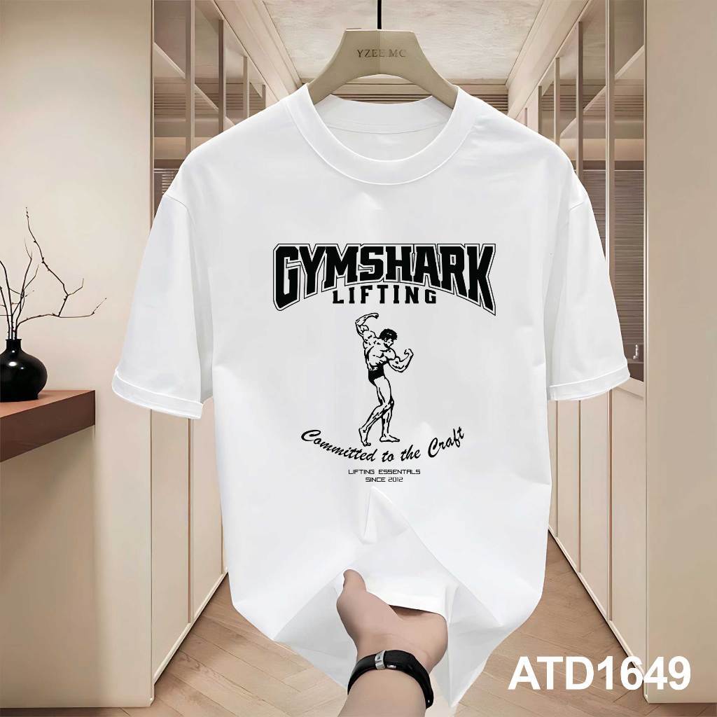 เสื้อยืดทรงหลวมแบรนด์ท้องถิ่นในผ้าคอตตอนสุดเท่ ATD1649 Miucho Iconic พิมพ์ลายผสม