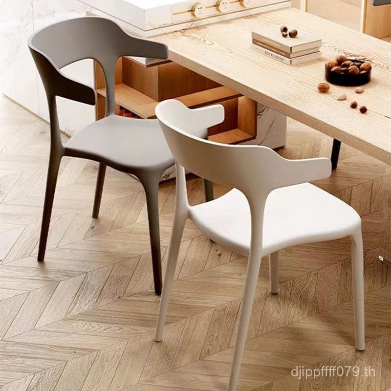 สํานักงานการค้าต่างประเทศพนักพิงเก้าอี้หนาที่เรียบง่ายพลาสติกขี้เกียจครัวเรือนซ้อนฮอร์นเก้าอี้ ผู้มี