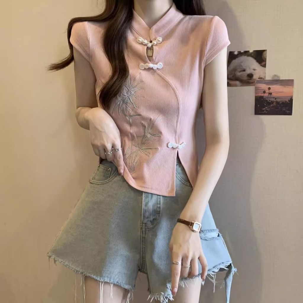 [คลังสินค้าพร้อม] ขนาดใหญ่ผู้หญิงใหม่สไตล์จีนยืนขึ้นปกติดกระดุมปักแขนสั้นเสื้อยืดผู้หญิงฤดูร้อนสไตล์ใหม่สไตล์สั้#大码女装新中式立领盘扣刺绣短袖t恤女夏季新款短款别致绝美上衣 - รูปที่ 6