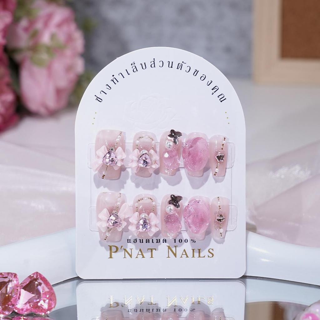 A022 P'Nat เล็บปลอมเจลแท้ แฮนด์เมด สไตล์ลูกคุณหนูสวยงาม โชว์ผิวขาว หรูหรา เข้ากับทุกสีผิว ใช้ซ้ำได้ อุปกรณ์*1