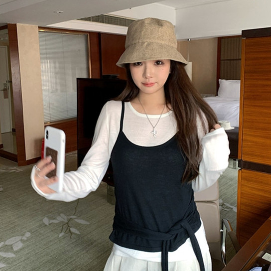 Paula พร้อมส่ง🌴เสื้อยืแขนยาวผู้หญิง🌴เสื้อ2ชิ้นติดกับดีไซน์โปว์ผูกเอว เสื้อครอปทรงเข้ารูป สีดำ คอกลม ลำลอง แฟชั่นผู้หญิ - รูปที่ 2