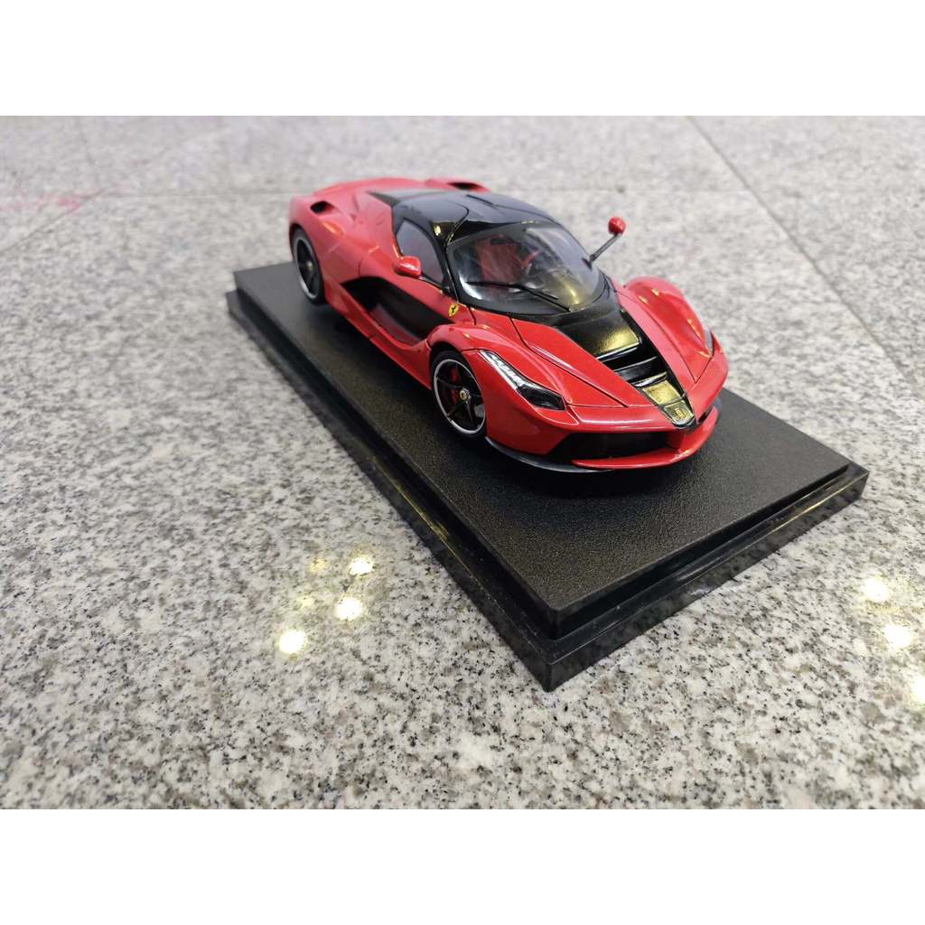 1/18 Hot Wheels Ferrari LaFerrari LaFerrari รถรุ่นเบอร์กันดีหลังคาสีดําฮับสีดําใหม่เอี่ยมกระจกมองหลั