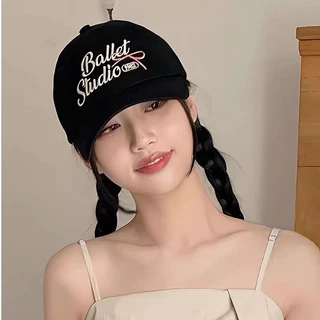 Miss_J พร้อมส่งจากกทม🎀 หมวกเบสบอลน่ารักสำหรับผู้หญิง ปักตัวอักษรเป็นโบว์ Ins Cap ร่มกันแดดและใส่ลำลอง
