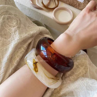 กำไลเรซินทรงกลมสีไล่ระดับเกาหลีวินเทจหรูเครื่องประดับผู้หญิง…