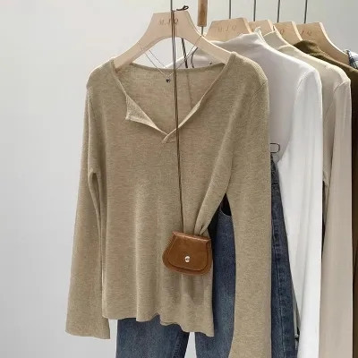 เสื้อแขนยาวแฟชั่นเกาหลี สีทึบ ทรงสลิมฟิต ดีไซน์คอวี