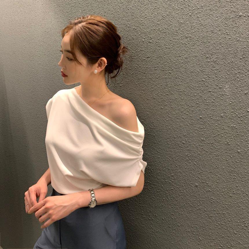 Baby Grape.2684 เสื้อยืดผู้หญิง สีพื้น ปาดไหล่ คออสมมาตร แขน ค้างคาว ความยาวสั้น Clothing Women