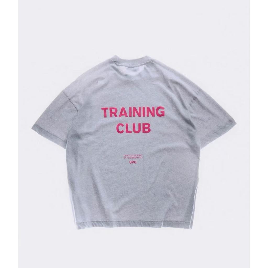 เสื้อยืดแขนสั้น UVU Training Club ทำจากผ้าฝ้ายแท้