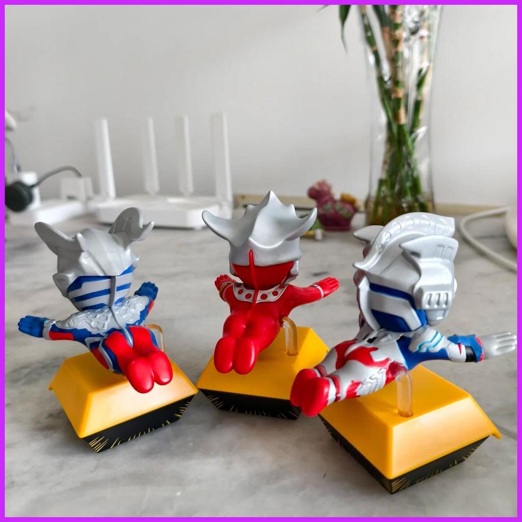 อะนิเมะ Action Figures อะนิเมะตัวละครตุ๊กตาเครื่องประดับ PVC Action Figures สําหรับชั้นวางหนังสือตู้