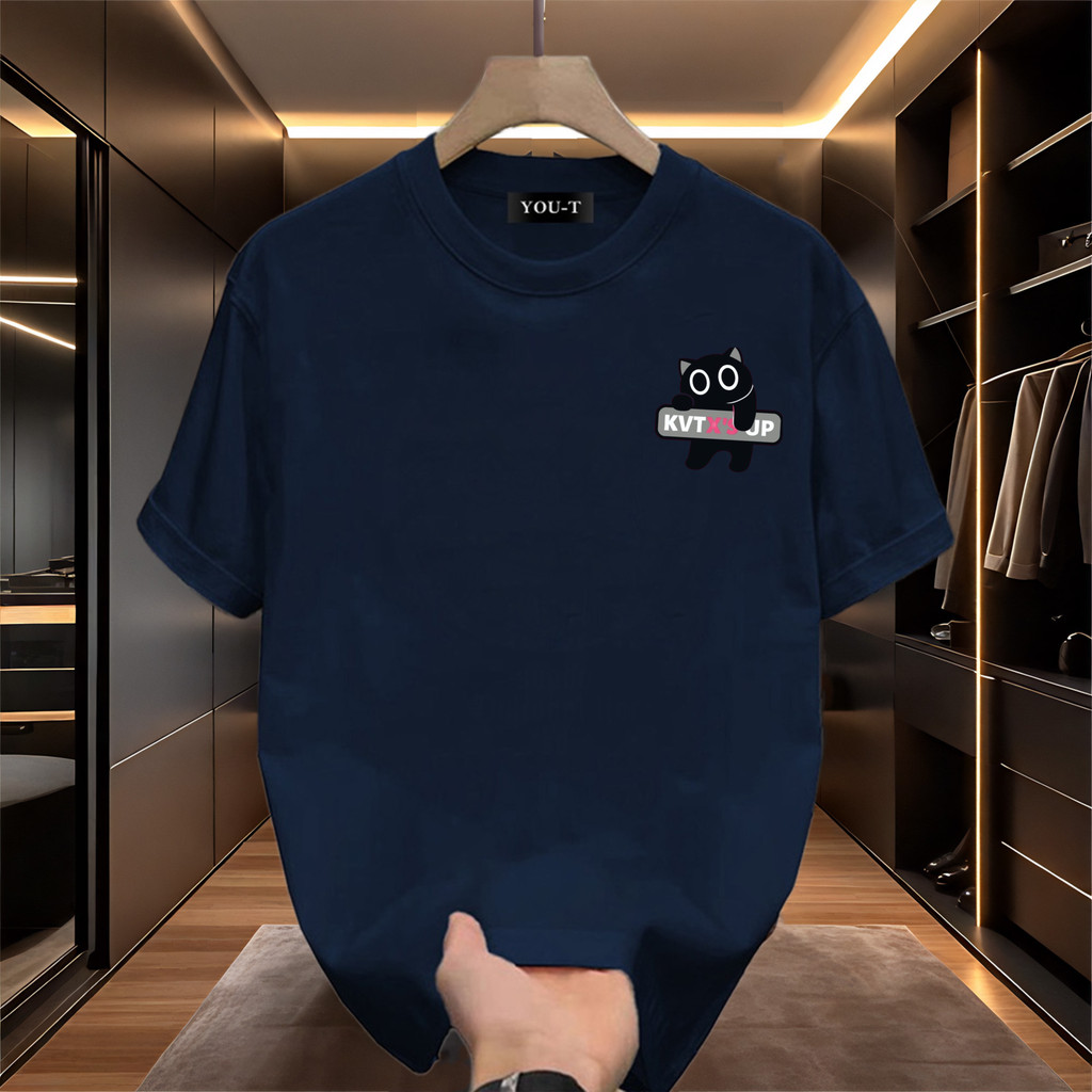 Basi เสื้อแฟชั่น เสื้อยืด oversize ผ้าฝ้าย100% แนวสตรีท ไม่ต้องรีดผ้า สวมใส่สบาย ผ้านิ่ม  ลาย  “KVTXS UP” – โปรปัง