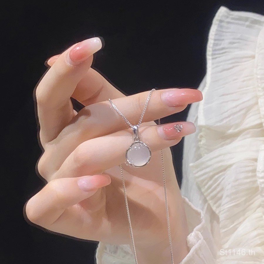 สร้อยคอ sterling silver S925 แท้ พร้อมหิน Chalcedony สีขาวธรรมชาติ ออกแบบสำหรับเพศหญิง อารมณ์อ่อนโยน