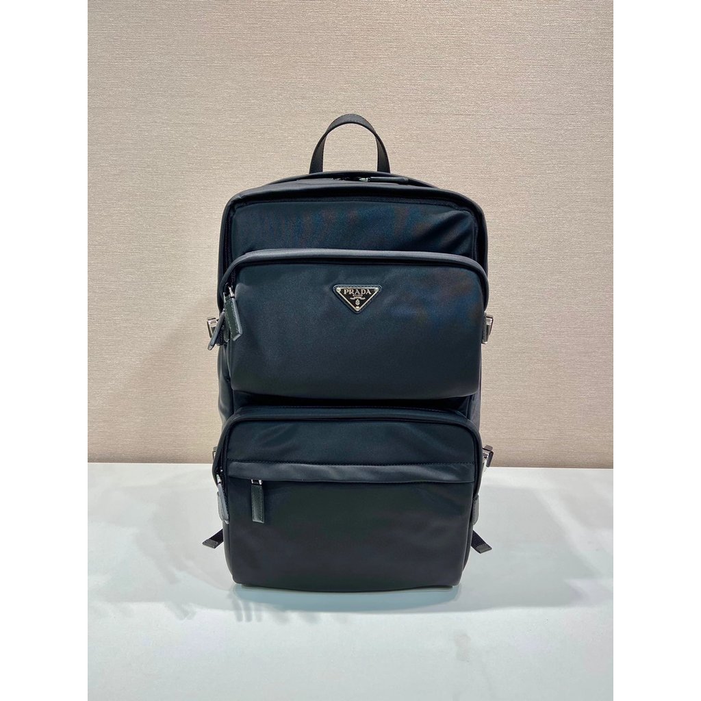 กระเป๋าเป้สะพายหลัง PRADA ทำจากไนลอนรีไซเคิล สำหรับนักเรียนและนักกีฬา โมเดล กร 2VZ101