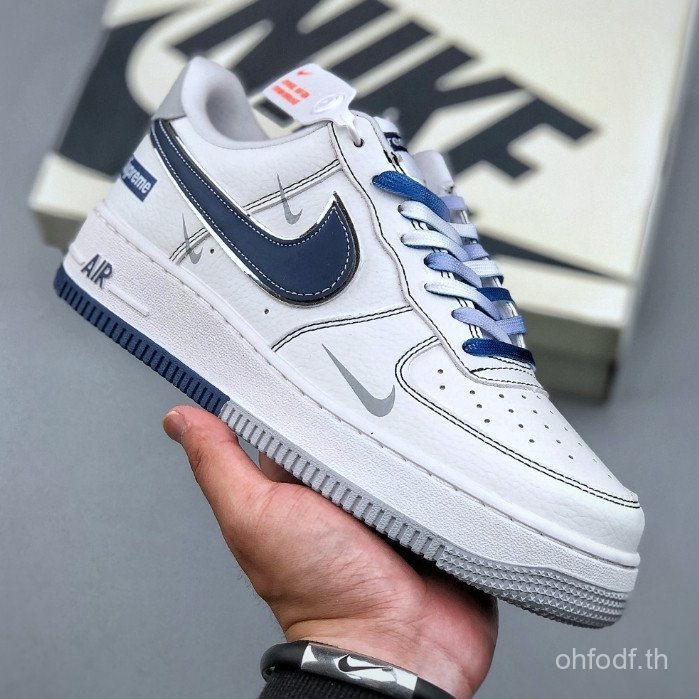 รองเท้าผ้าใบกีฬา สไตล์แอร์ บังคับ 1 ต่ํา 07 x ปิด-สีขาว สีขาวฟ้า พร้อมห่วงเล็กติดฟองอากาศแบบรังผึ้งท