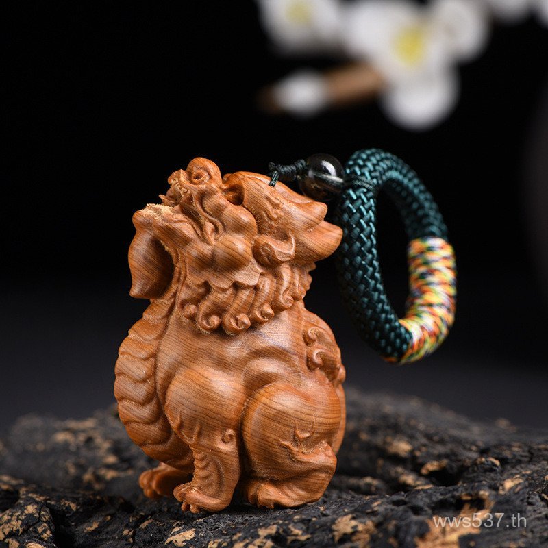 Yaba ไม้แกะสลักหัตถกรรม Pixiu จับชิ้นแกะสลักเล่นแบบพกพาปลอดภัยหัวเข็มขัดน้ํามันสีดําจี้เครื่องประดับ