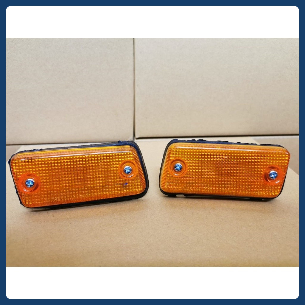 NISSAN SUNNY SENTRA EXTRA 1 / EXTRA 2 130Y / B11 1983 - 1985 ปี FENDER SIGNAL LIGHT LAMP / SIDE MARK