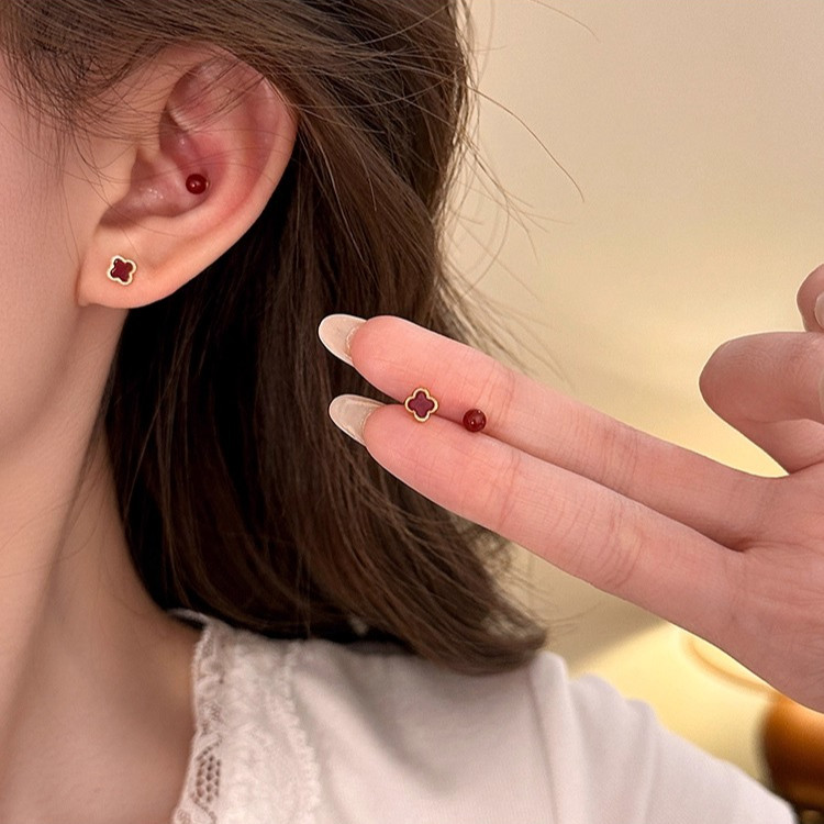 เครื่องประดับเพื่อฉลองปีใหม่ ลูกปัดสีแดงสวยงาม พร้อมต่างหูและสร้อยข้อมือ 4 ชิ้น-set