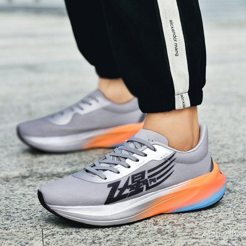 รองเท้าวิ่งFlying Shadow สำหรับการวิ่ง หนึ่งคู่