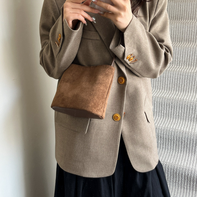 กระเป๋าสะพายข้างใหม่นุ่มและเรียบง่าย อเนกประสงค์