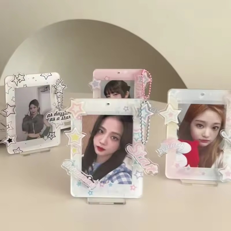 INS Star อะคริลิค Photocard ผู้ถือเกาหลี INS ไอดอลกรอบรูป 3 นิ้วน่ารักหวานการ์ดขาตั้งจอแสดงผลเดสก์ท็อปตกแต่งการ์ดแขน