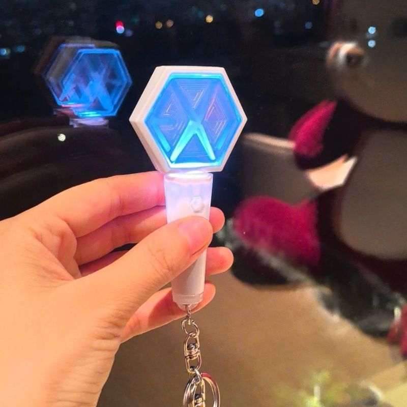 2026 Kpop EXO Mini Light Stick พวงกุญแจ Creative เลเซอร์ไฟพวงกุญแจกระเป๋าจี้ LightStick Key Tings แฟนคอลเลกชัน XIUMIN SUHO BAEKHYUN CHEN CHANYEOL KAI SEHUN