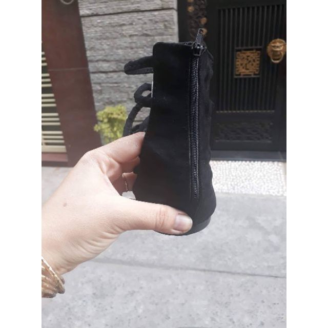 YB8 รองเท้าแตะ Gladiator