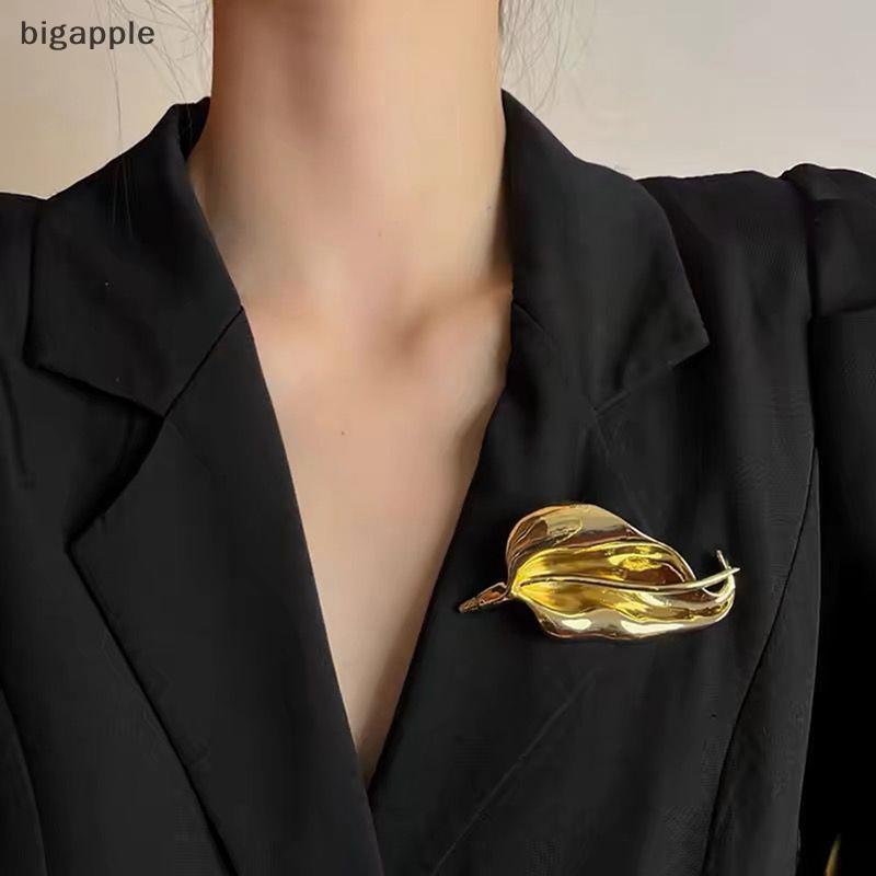 Corsage and Fashion Accessories จาก Metal and Brocade, Iris Leaf Flower Design for Men