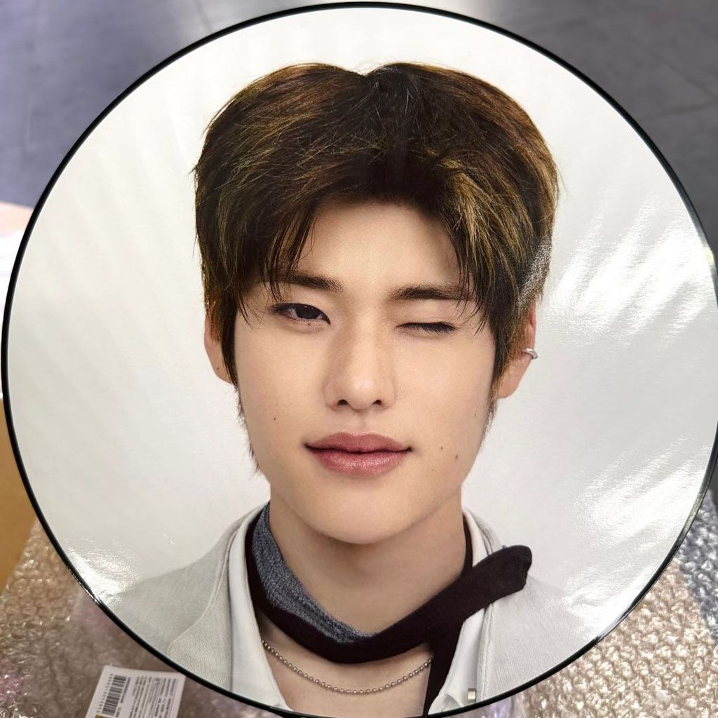 ยี่ห้อใหม่ที่ยังไม่ได้เปิด riize Pull Chair 2025 World Tour Seoul Peripheral Support Fan King Fan ยังไม่เปิด
