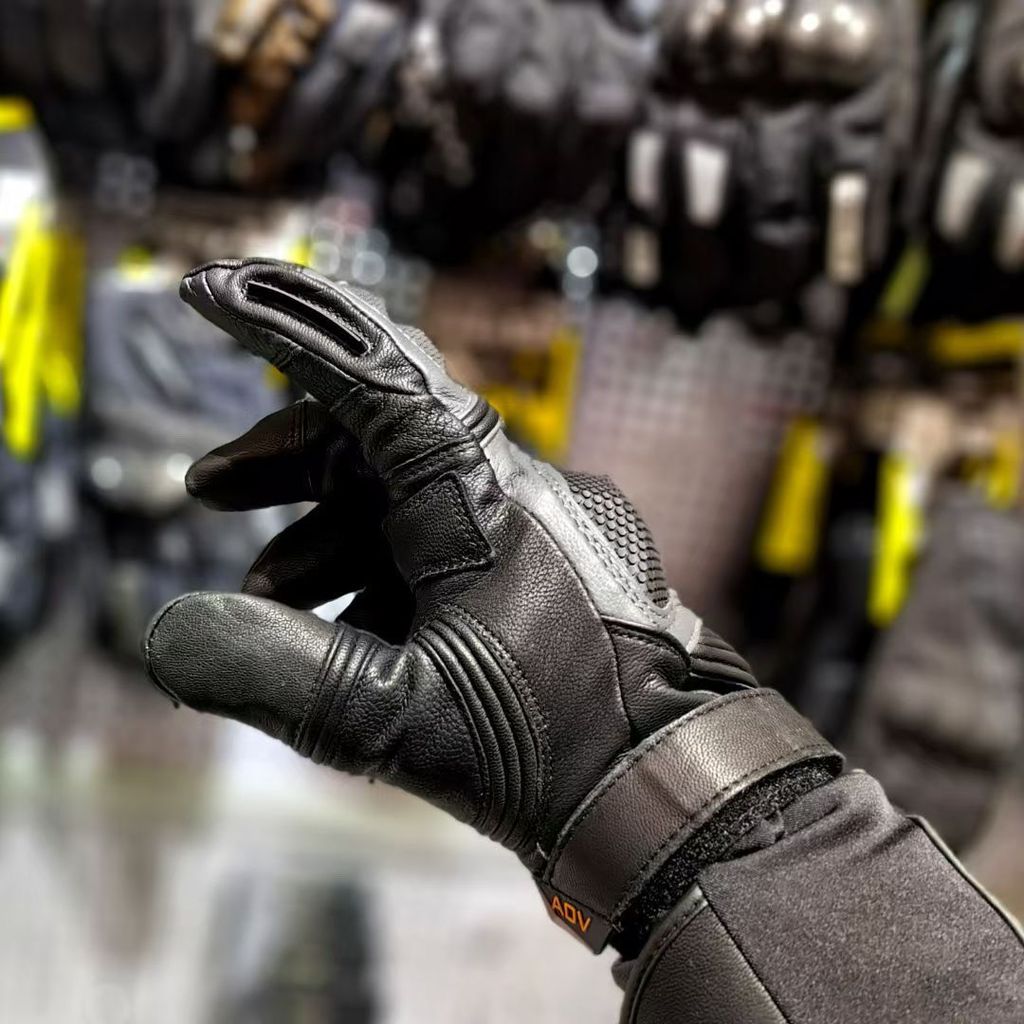 ถุงมือขี่จักรยาน AT95P ทำจากผ้าลามบ์สกินและผ้าคอตตอน สไตล์เอเลียน .Snail มีฉลากทอง อุ่นและกันน้ำเหมา