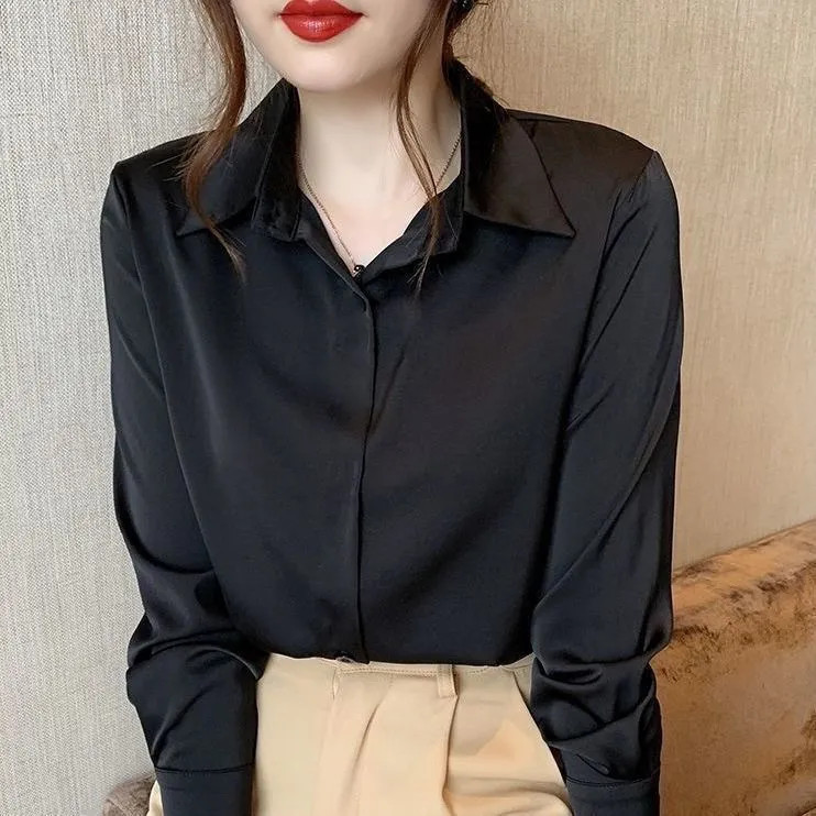 เสื้อเชิ้ตสีดำแขนยาวสำหรับทำงาน ออกแบบมาเพื่อลดการเกิดริ้วรอย เหมาะสำหรับฤดูใบไม้ผลิ